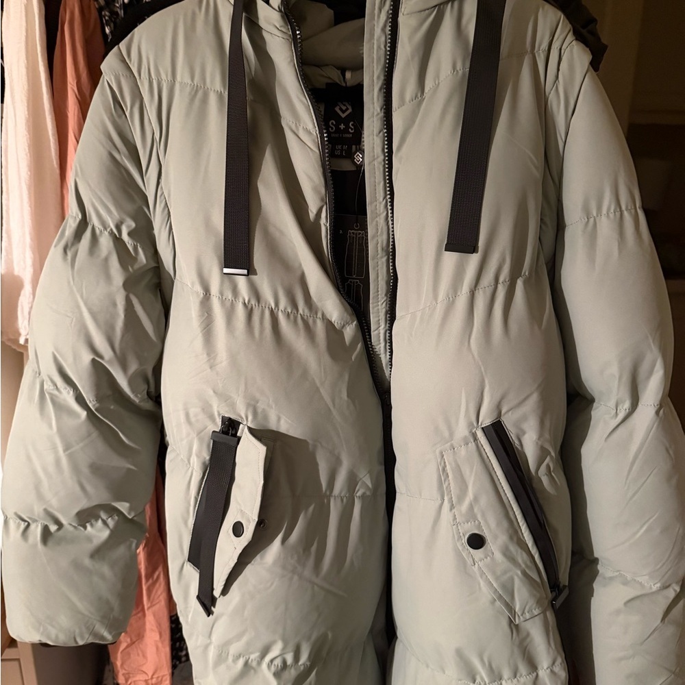 Woman’s Puffer Jacket